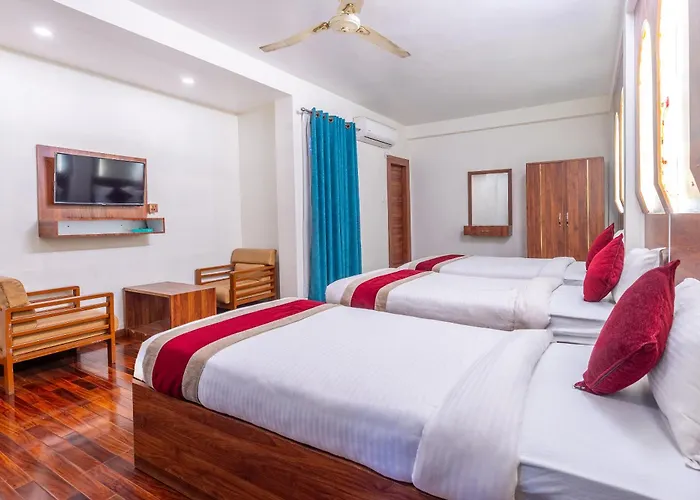 Hotel Oyo 808 Om Ganapati Pvt Ltd *